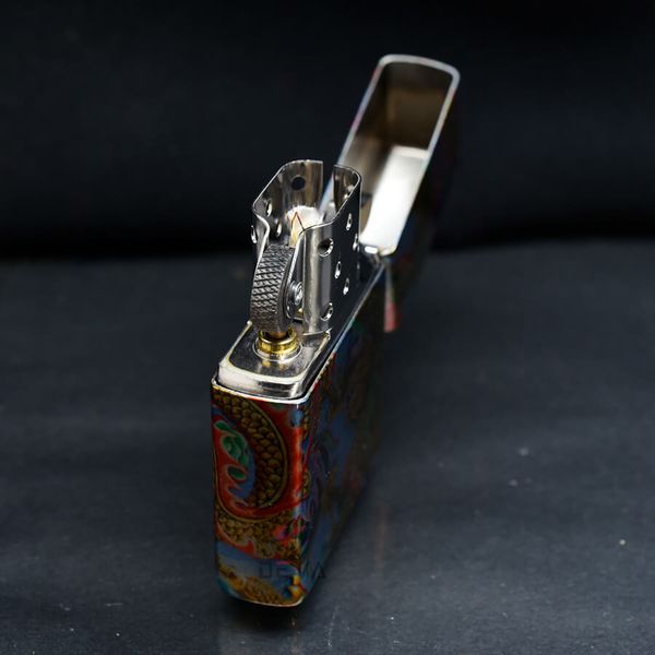 Zippo Sơn Phủ 5 Mặt Bức Tranh Rồng Bay Lượn Z159