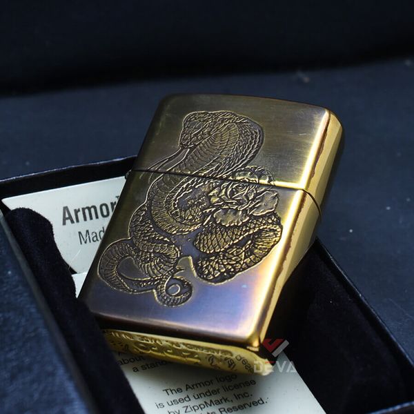 Zippo Armor Khắc Sâu Rắn Hổ Mang Chúa ZD72
