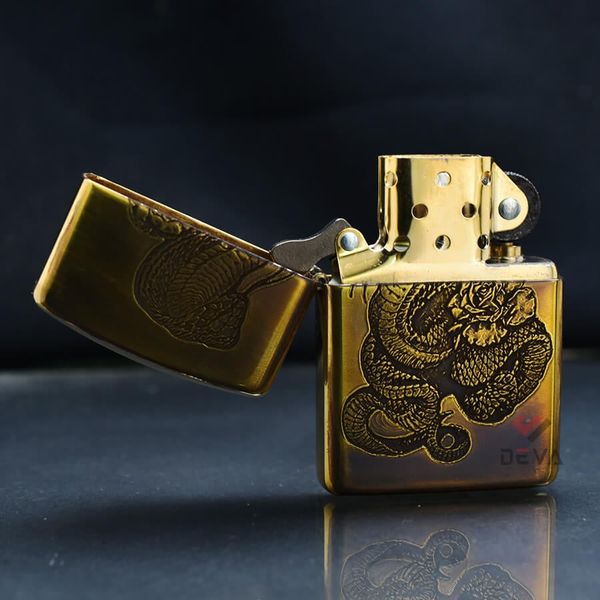 Zippo Armor Khắc Sâu Rắn Hổ Mang Chúa ZD72