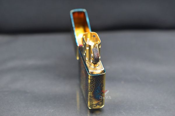 Zippo Armor Đồng Cháy Khắc Rồng Bay Lượn ZN09