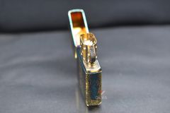 Zippo Armor Đồng Cháy Khắc Rồng Chầu ZN18