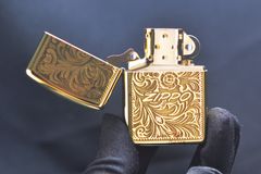 Zippo Armor Khắc Hoa Văn Venetian 2 Mặt ZN15