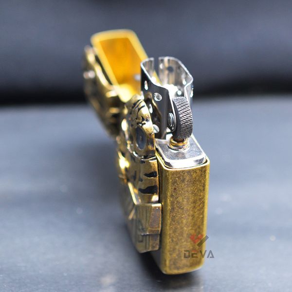 Zippo Đồng Bụi Gắn Emblem Ma Hổ ZN112