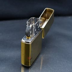 Zippo In Hình Vị Nữ Thần Tay Cầm Sen ZN273