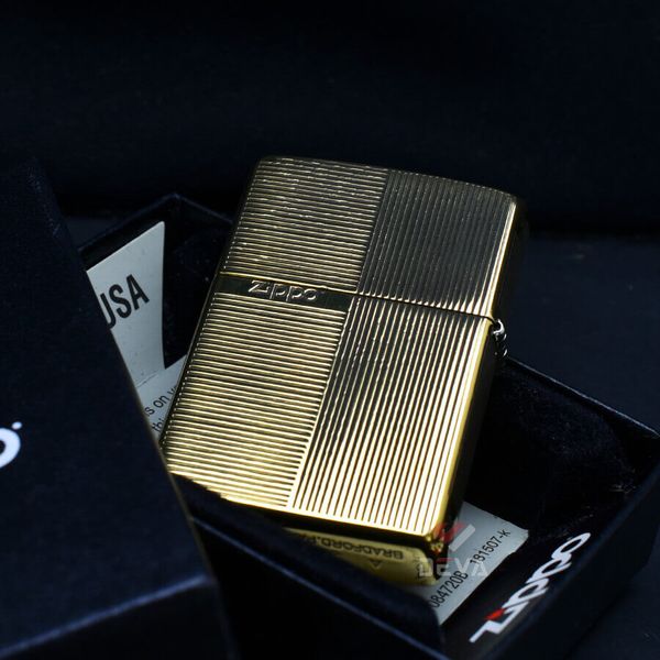 Zippo Khắc Các Đường Kẻ Sọc Ngang Dọc ZN393
