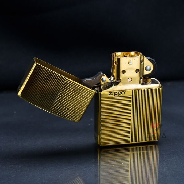 Zippo Khắc Các Đường Kẻ Sọc Ngang Dọc ZN393