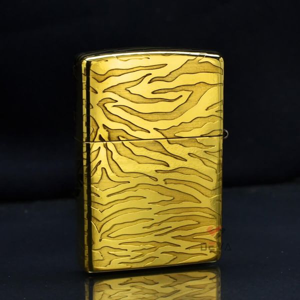Zippo Khắc Hình Hổ Rình Mồi ZN154