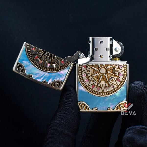 Zippo Khảm Trai Khắc 2 Mặt La Bàn Cổ ZN140