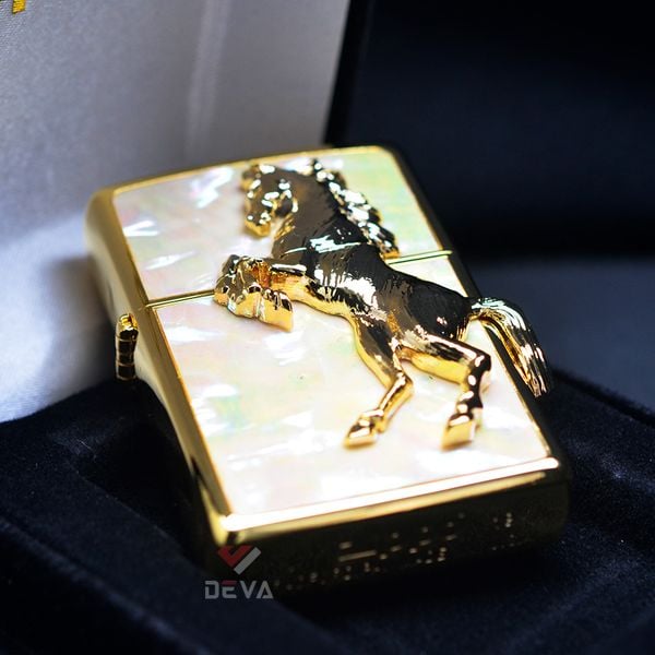 Zippo Khảm Trai Mạ Vàng Ốp Ngựa Nổi 3D ZN16
