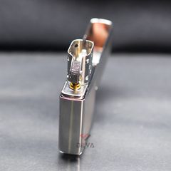 Zippo Viền Bạc Hoa Văn Khảm Trai ZN195