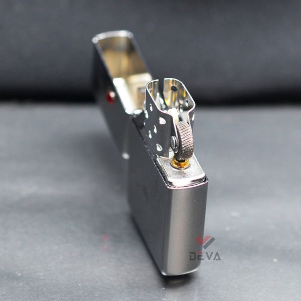 Zippo Satin Khắc Bọ Cạp Đính Đá ZN69