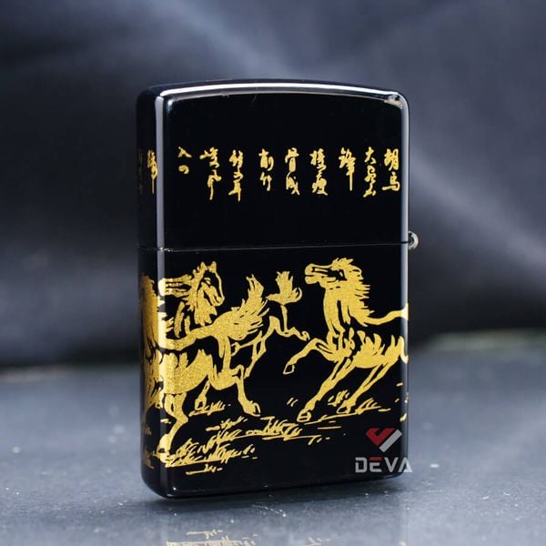 Zippo Sơn Đen Chủ Đề Đàn Ngựa Mã Đáo Thành Công ZN96