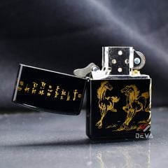 Zippo Sơn Đen Chủ Đề Đàn Ngựa Mã Đáo Thành Công ZN96