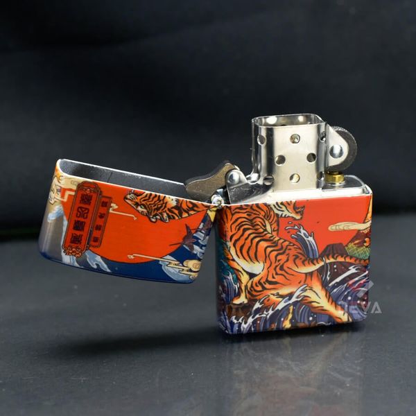 Zippo Hộp Mica Sơn Chủ Đề Hổ Gầm ZN119