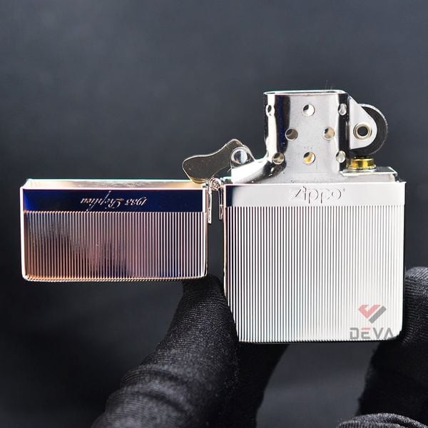 Zippo Tái Bản 1935 Bản Lề Ngoài Vân Nhỏ Kẻ Dọc ZN197