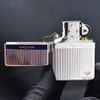 Zippo Tái Bản 1935 Bản Lề Ngoài Vân Nhỏ Kẻ Dọc ZN197