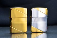 Zippo tái bản 1941 mạ vàng kẻ chéo số giới hạn ZN293