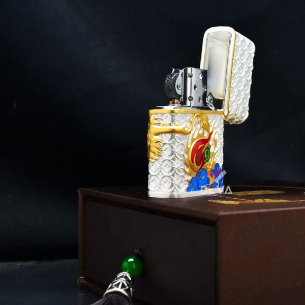 Zippo Vỏ Dày Ốp Nổi Kỳ Lân Đầu Rồng ZN84