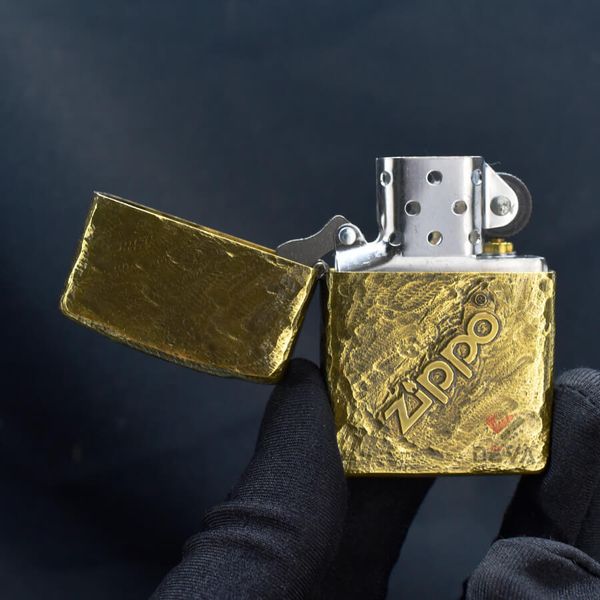 Zippo Armor Vỏ Thô Khắc Nổi Logo Zippo ZD25