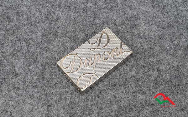 Bật lửa ST Dupont Hong Kong chữ nổi màu vàng D92