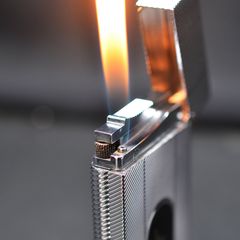 Bật lửa ST Dupont kẻ chéo Điệp Viên 007 D202