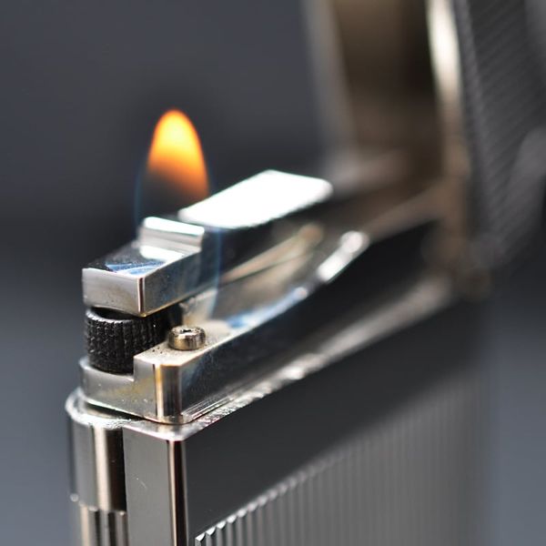 Bật lửa Dupont kẻ chặn 4 góc D75