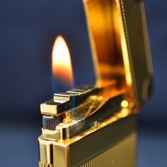 Bật lửa Dupont kẻ chặn 4 góc D75