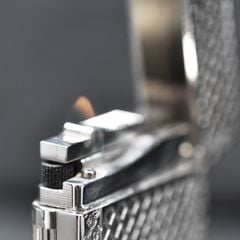 Bật lửa ST Dupont hoa văn kẻ lưới D128