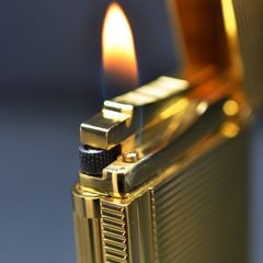 Bật lửa Dupont kẻ ngang viền dọc vàng hồng D212