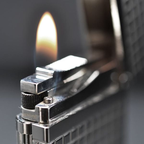 Bật lửa Dupont trắng kẻ vuông trắng D138