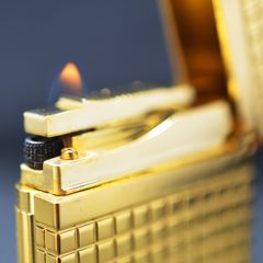 Bật lửa Dupont trắng kẻ vuông trắng D138