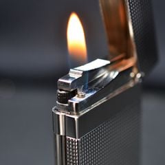 Bật lửa ST Dupont kẻ ô vuông mini nổi D229