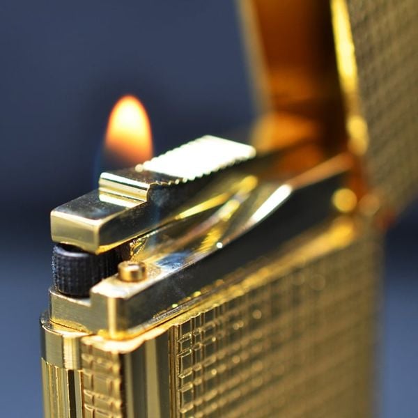 Bật lửa ST Dupont vàng ô vuông D109