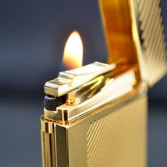 Bật lửa ST Dupont kẻ chìm vân chéo D93