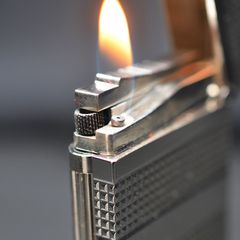 Bật lửa Dupont kẻ ô vuông ngang D72