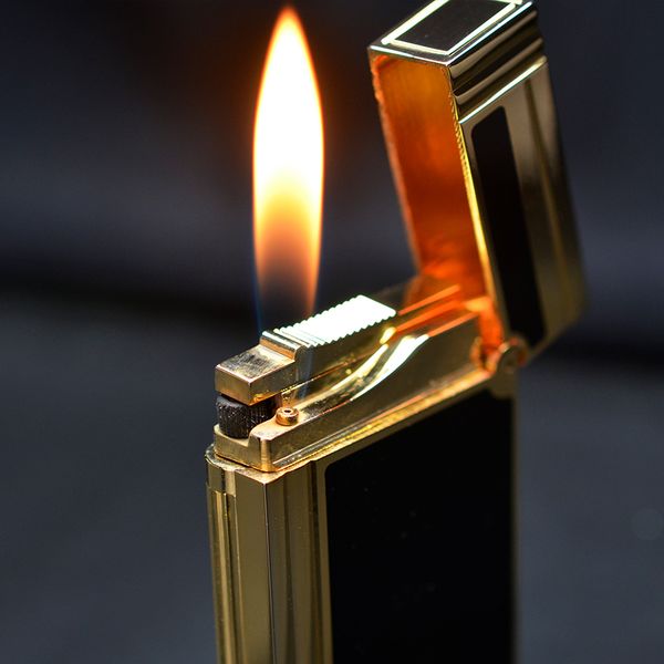 Bật lửa ST Dupont sơn mài đen kẻ vàng cạnh sọc D226V