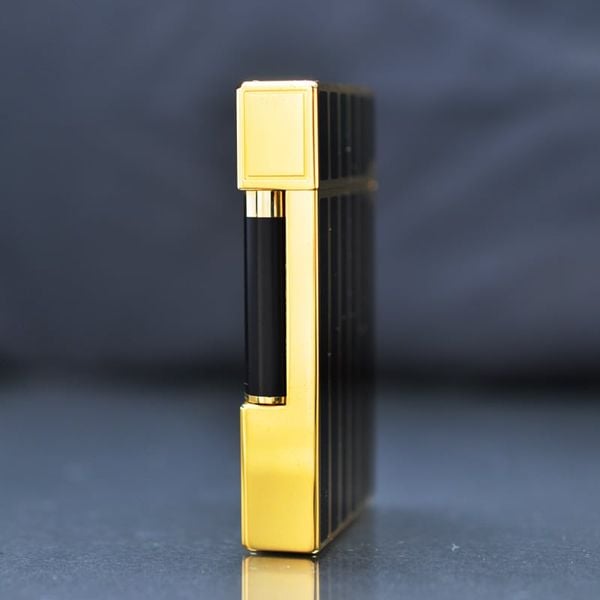 Bật lửa Dupont kẻ dọc sơn mài D84