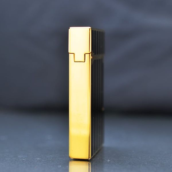 Bật lửa Dupont kẻ dọc sơn mài D84