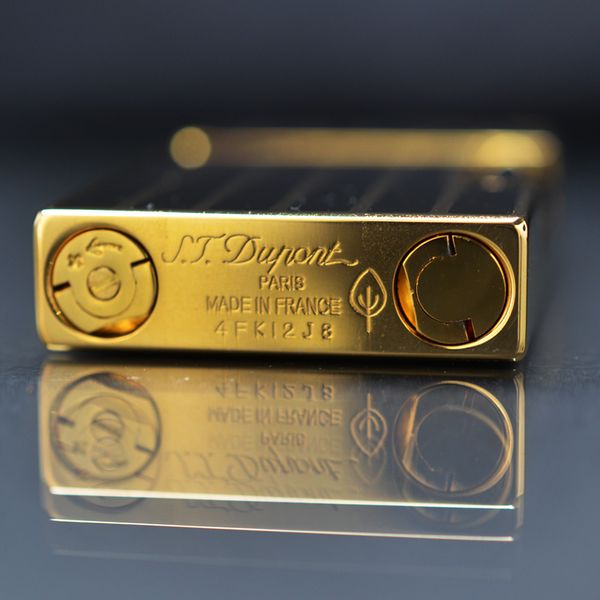 Bật lửa Dupont kẻ dọc sơn mài D84