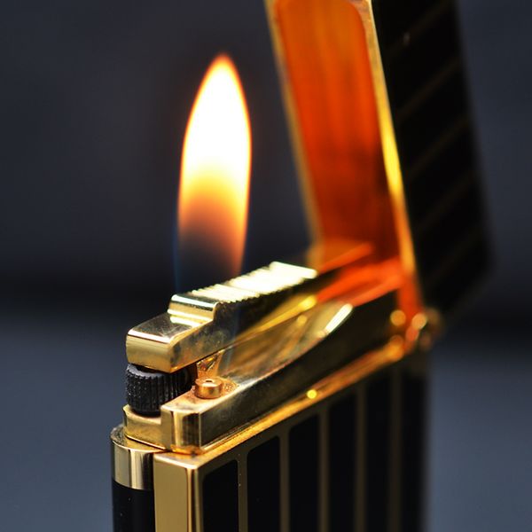 Bật lửa Dupont kẻ dọc sơn mài D84