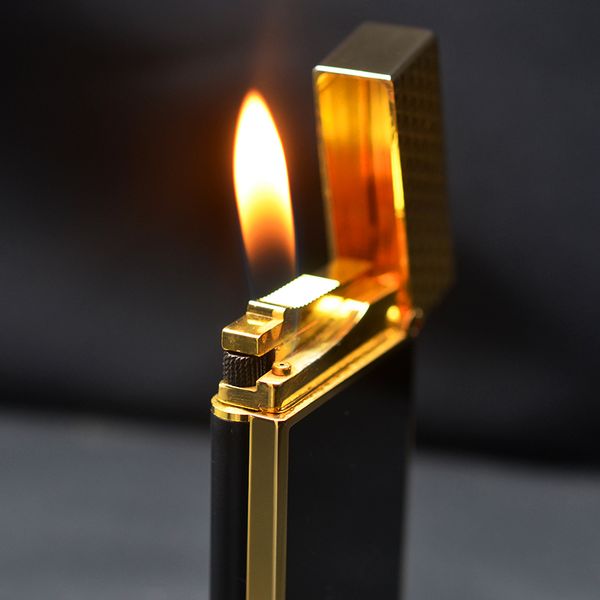 Bật lửa ST Dupont sơn mài đen nắp hoa văn tam giác D232