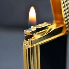 Bật lửa ST Dupont Hong Kong sơn mài nắp kẻ ô vuông D168