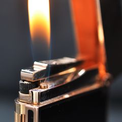 Dupont sơn mài đen nắp mạ màu D131