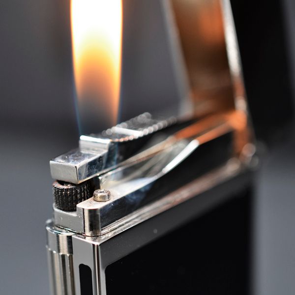 Bật lửa ST Dupont sơn mài đen kẻ viền ngang D152