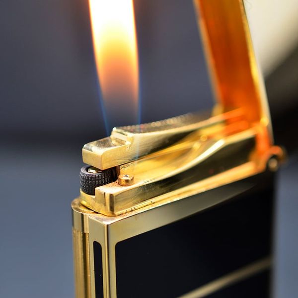 Bật lửa ST Dupont sơn mài đen kẻ viền ngang D152