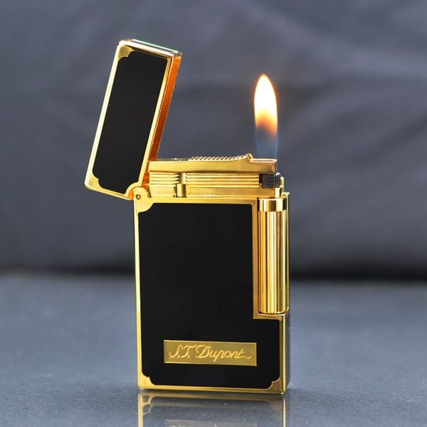 Bật lửa ST Dupont sơn mài đen viền vàng D125