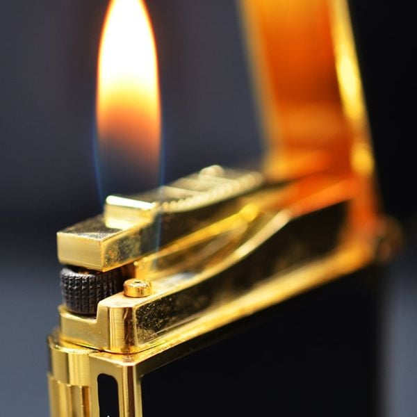 Bật lửa ST Dupont sơn mài đen viền vàng D125