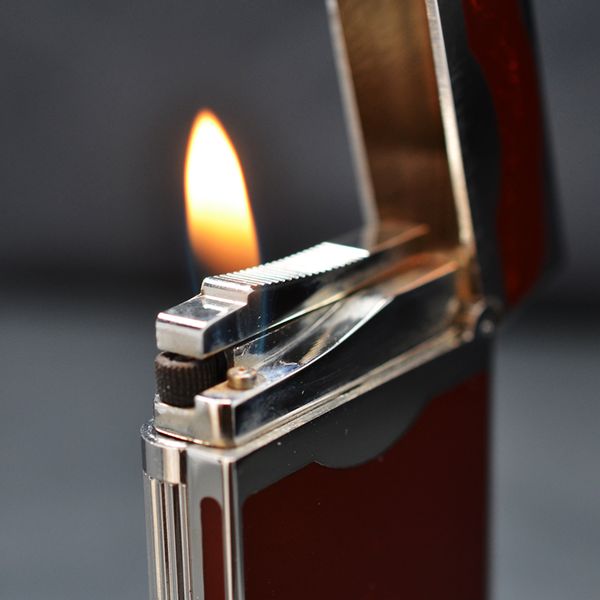 Bật lửa ST Dupont sơn mài đỏ chấm kim tuyến  D64