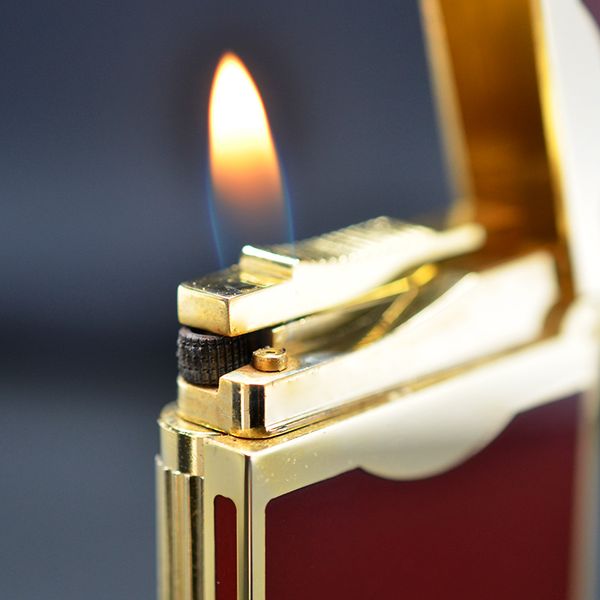 Bật lửa ST Dupont sơn mài đỏ chấm kim tuyến  D64