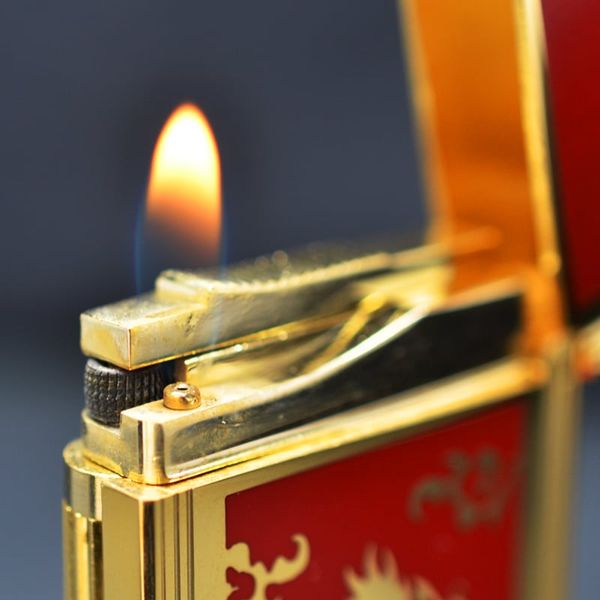 Bật lửa Dupont sơn mài đỏ hoa văn hình rồng D78